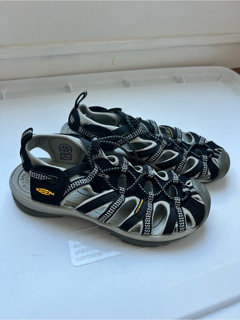 KEEN Whisper Women's Hiking Sandals - Size 6 - Black - Waterproof
